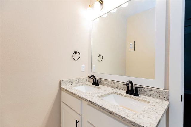 6609 SW Orange Avenue, Bentonville, AR 72713
