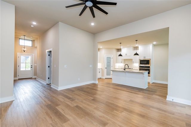 6609 SW Orange Avenue, Bentonville, AR 72713