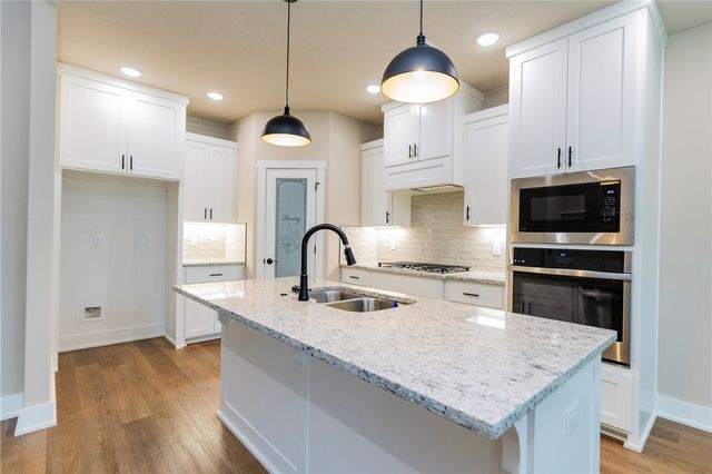 6609 SW Orange Avenue, Bentonville, AR 72713