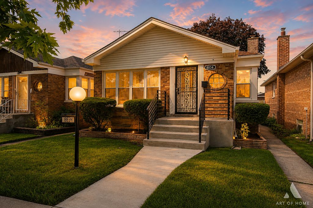 8834 S Oglesby Avenue, Chicago, IL 60617