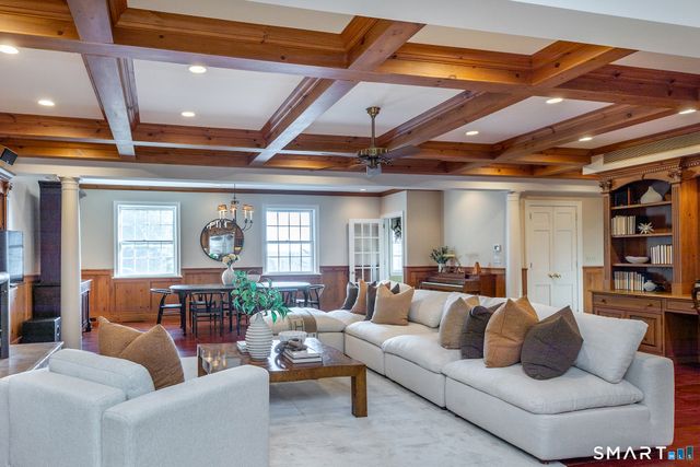 19 Seherr Thoss Drive, Litchfield, CT 06759