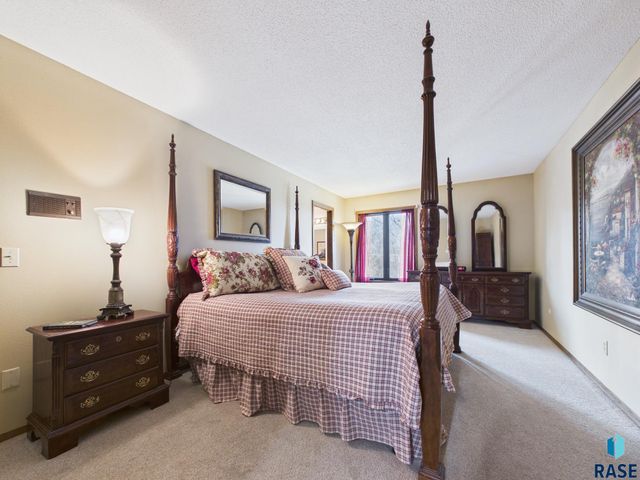 4307 S Townpark Pl Place, Sioux Falls, SD 57105