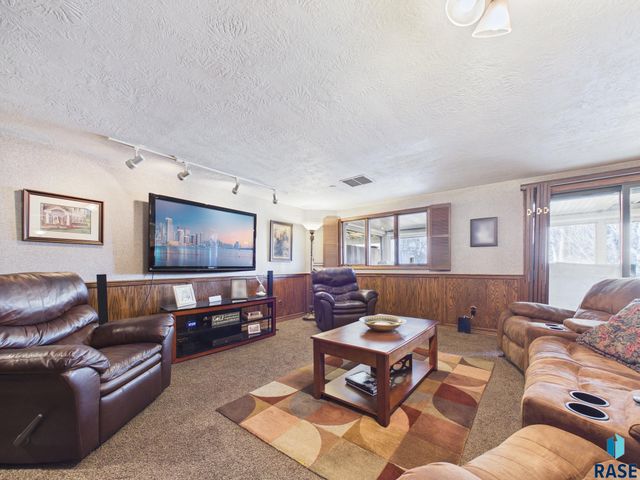 4307 S Townpark Pl Place, Sioux Falls, SD 57105