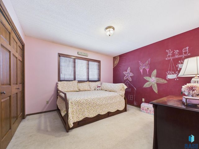 4307 S Townpark Pl Place, Sioux Falls, SD 57105