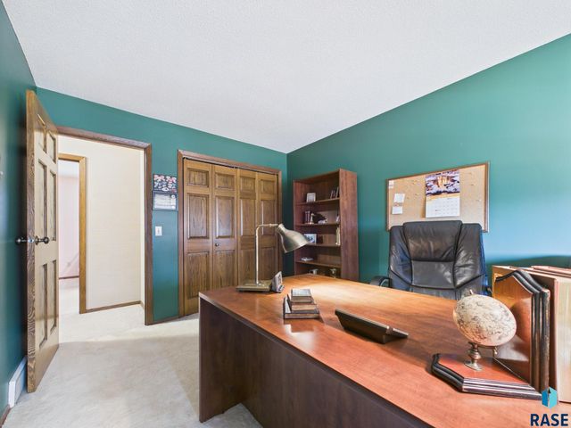 4307 S Townpark Pl Place, Sioux Falls, SD 57105