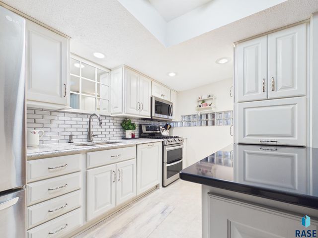 4307 S Townpark Pl Place, Sioux Falls, SD 57105