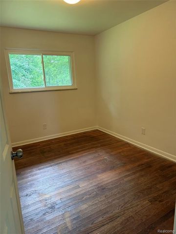 5395 Oak Grove Road, Howell, MI 48855