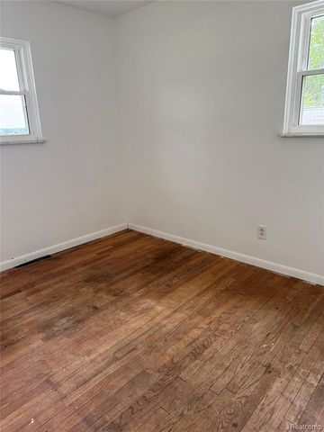 5395 Oak Grove Road, Howell, MI 48855