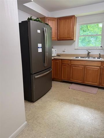 5395 Oak Grove Road, Howell, MI 48855