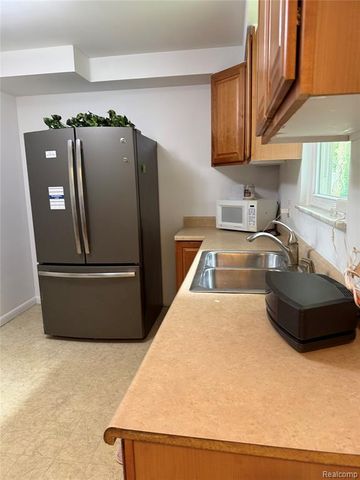 5395 Oak Grove Road, Howell, MI 48855