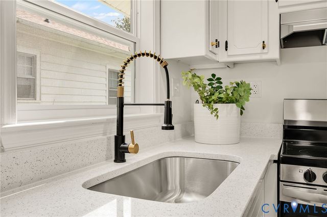 215 N 14th Ave, Hopewell, VA 23860