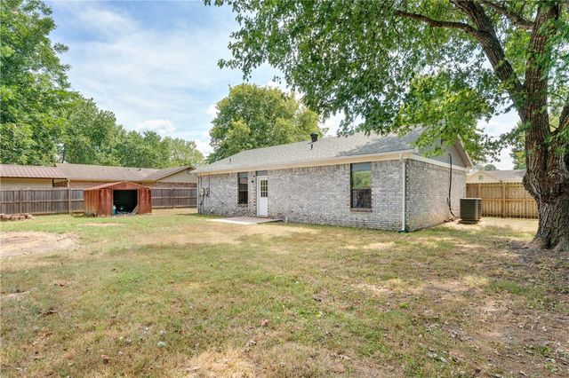 1260 Walnut Place, Elkins, AR 72727
