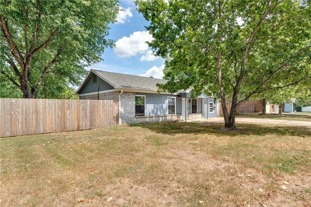 1260 Walnut Place, Elkins, AR 72727