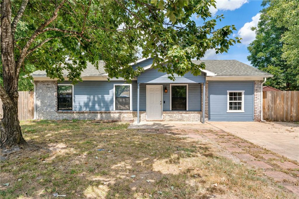 1260 Walnut Place, Elkins, AR 72727