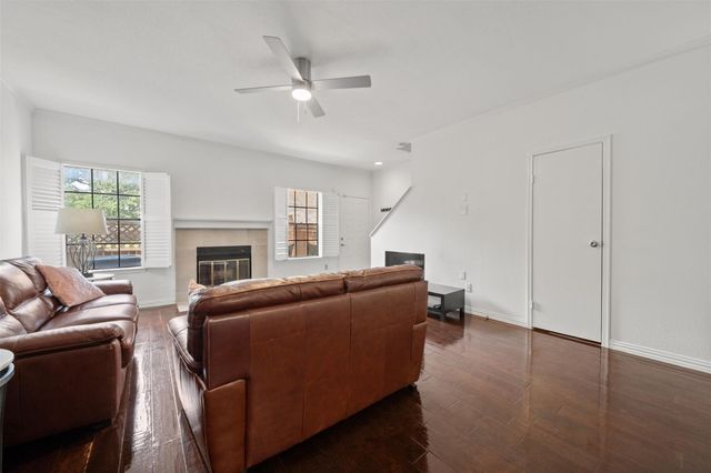 9850 Pagewood Lane 1402, Houston, TX 77042