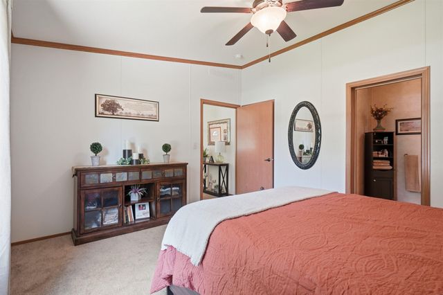 35 12th Ave NW, Oelwein, IA 50662
