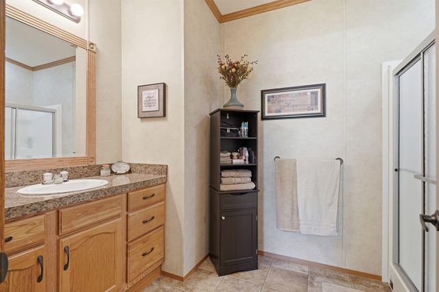 35 12th Ave NW, Oelwein, IA 50662