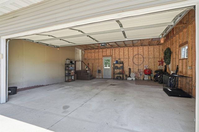 35 12th Ave NW, Oelwein, IA 50662