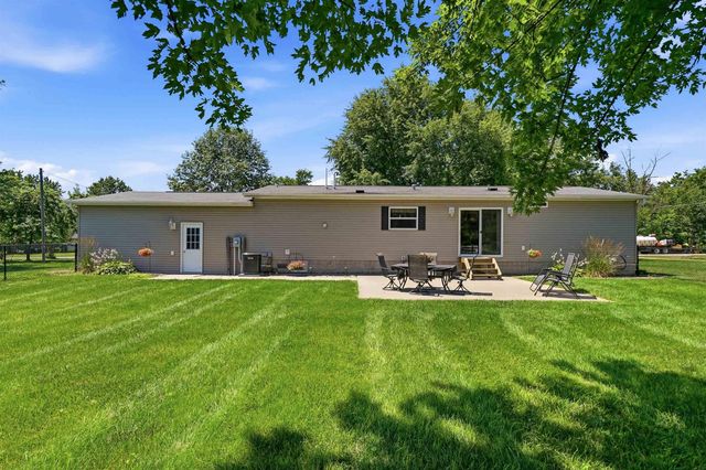 35 12th Ave NW, Oelwein, IA 50662