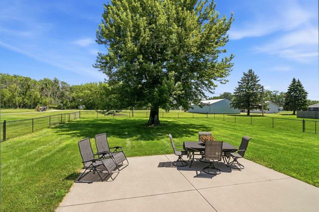 35 12th Ave NW, Oelwein, IA 50662