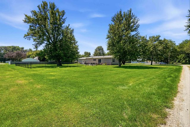 35 12th Ave NW, Oelwein, IA 50662