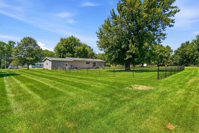 35 12th Ave NW, Oelwein, IA 50662
