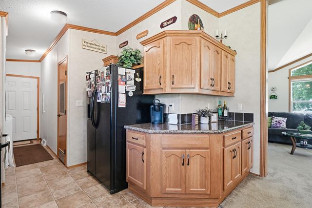 35 12th Ave NW, Oelwein, IA 50662