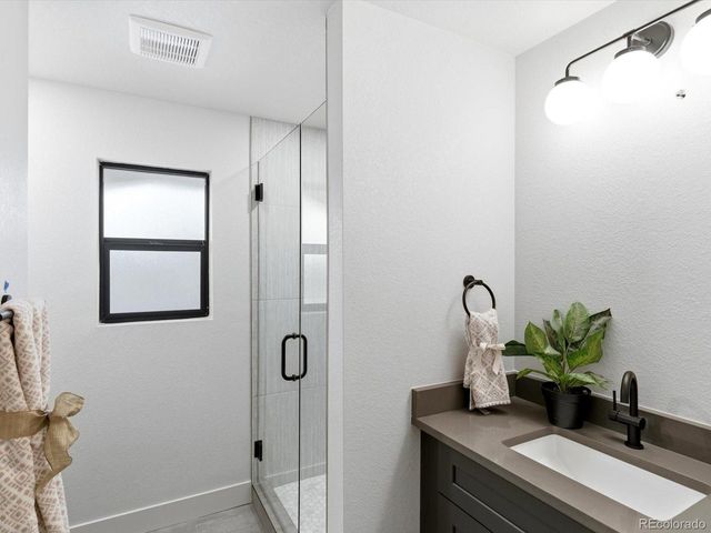 4000 S Clermont St, Englewood, CO 80113