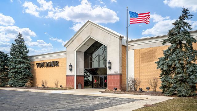 262 Charlestowne Lakes Drive, St. Charles, IL 60174