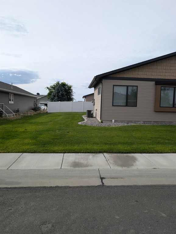 205 Mountain View St, Powell, WY 82435 photo 4