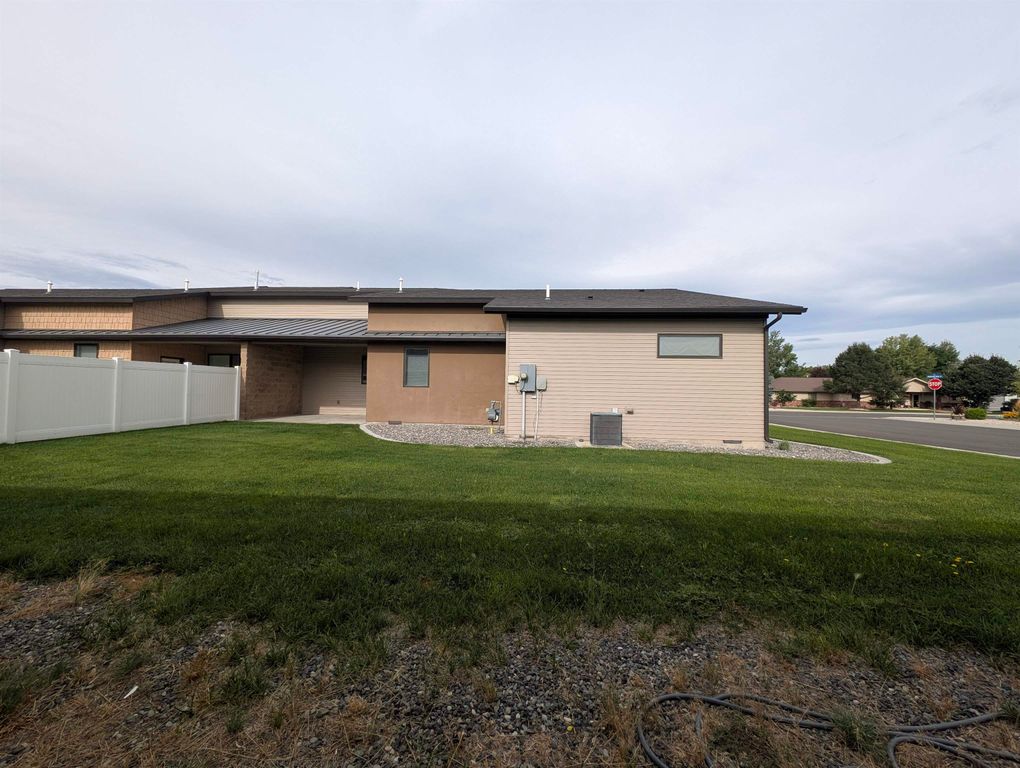 205 Mountain View St, Powell, WY 82435 photo 5