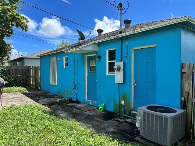 840 W 2nd Street, Riviera Beach, FL 33404