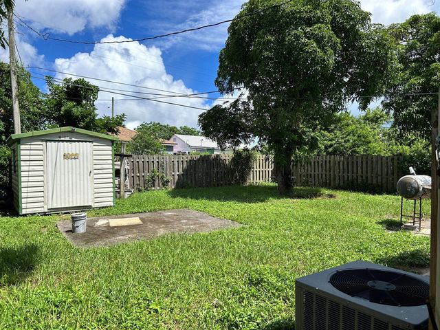 840 W 2nd Street, Riviera Beach, FL 33404