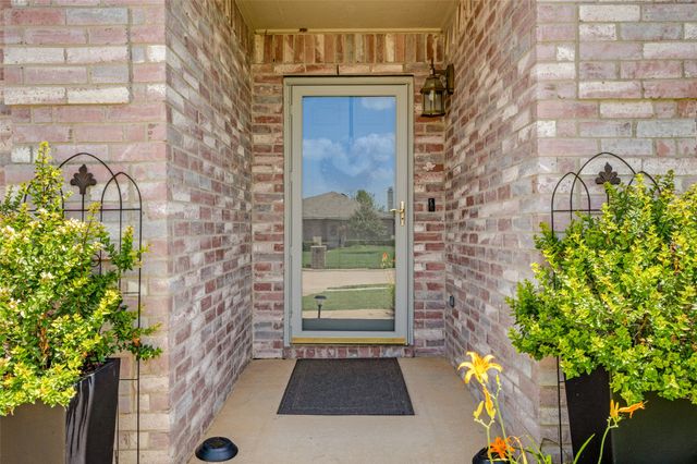 8909 Glen Falls Lane, Denton, TX 76210