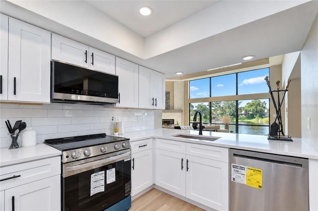 806 SANDRINGHAM LANE, Lutz, FL 33549