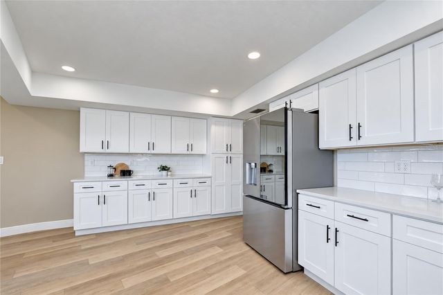 806 SANDRINGHAM LANE, Lutz, FL 33549
