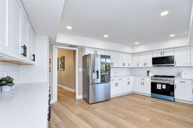 806 SANDRINGHAM LANE, Lutz, FL 33549