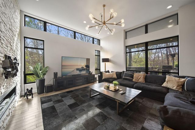 101 Lake Bluff Drive, Columbus, OH 43235