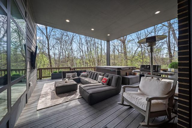 101 Lake Bluff Drive, Columbus, OH 43235