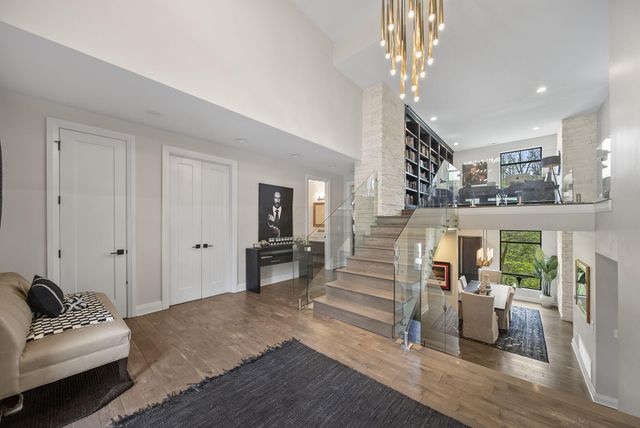 101 Lake Bluff Drive, Columbus, OH 43235