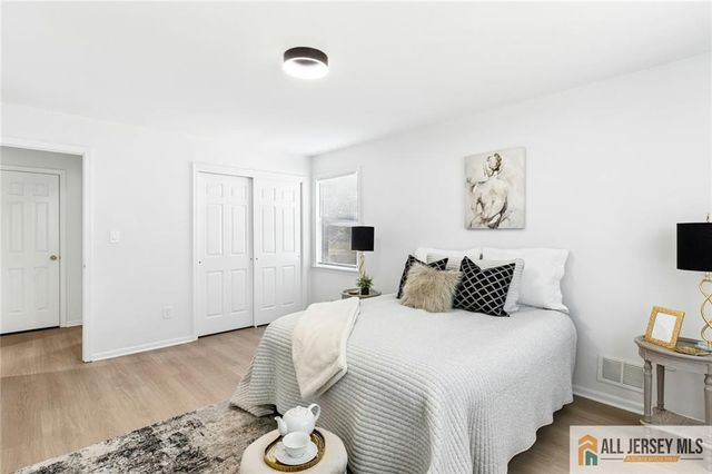 121 Beverly Hills Terrace B, Woodbridge Proper, NJ 07095