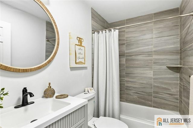121 Beverly Hills Terrace B, Woodbridge Proper, NJ 07095