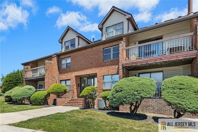 121 Beverly Hills Terrace B, Woodbridge Proper, NJ 07095