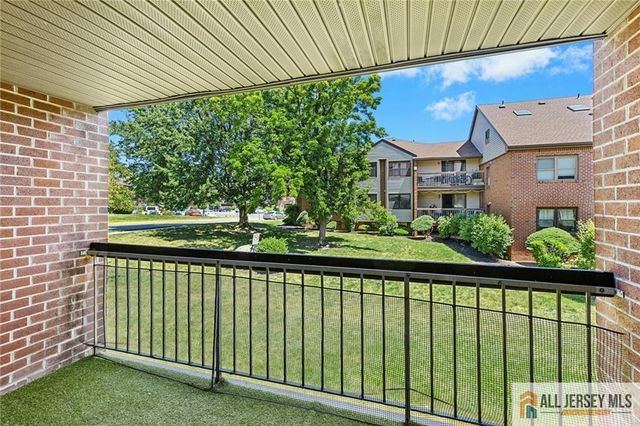 121 Beverly Hills Terrace B, Woodbridge Proper, NJ 07095