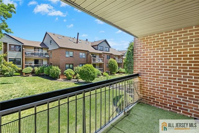 121 Beverly Hills Terrace B, Woodbridge Proper, NJ 07095