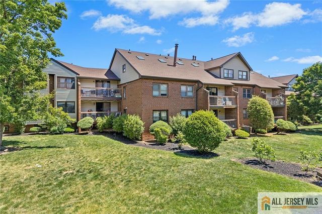 121 Beverly Hills Terrace B, Woodbridge Proper, NJ 07095