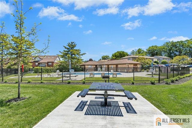 121 Beverly Hills Terrace B, Woodbridge Proper, NJ 07095
