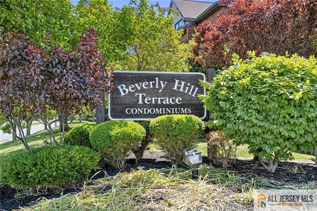 121 Beverly Hills Terrace B, Woodbridge Proper, NJ 07095