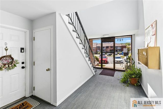 121 Beverly Hills Terrace B, Woodbridge Proper, NJ 07095