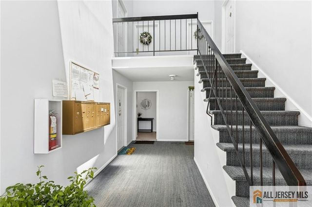 121 Beverly Hills Terrace B, Woodbridge Proper, NJ 07095